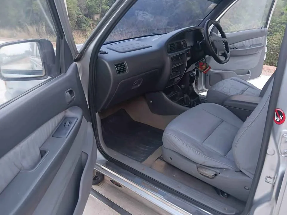 2001 Mazda 2500 Fighter V 2