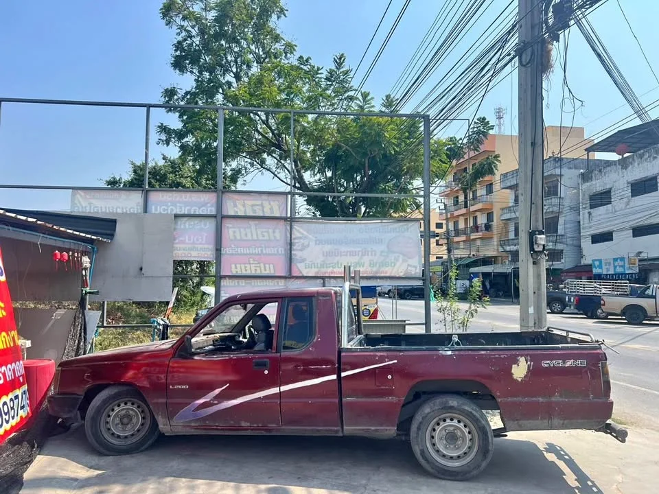 1996 Mitsubishi Triton II 3
