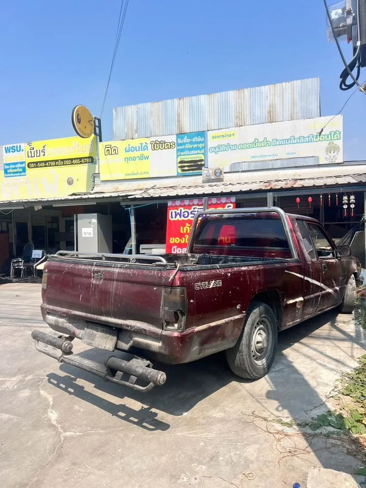 1996 Mitsubishi Triton II 2
