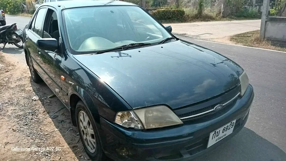 2000 Ford Laser V 2