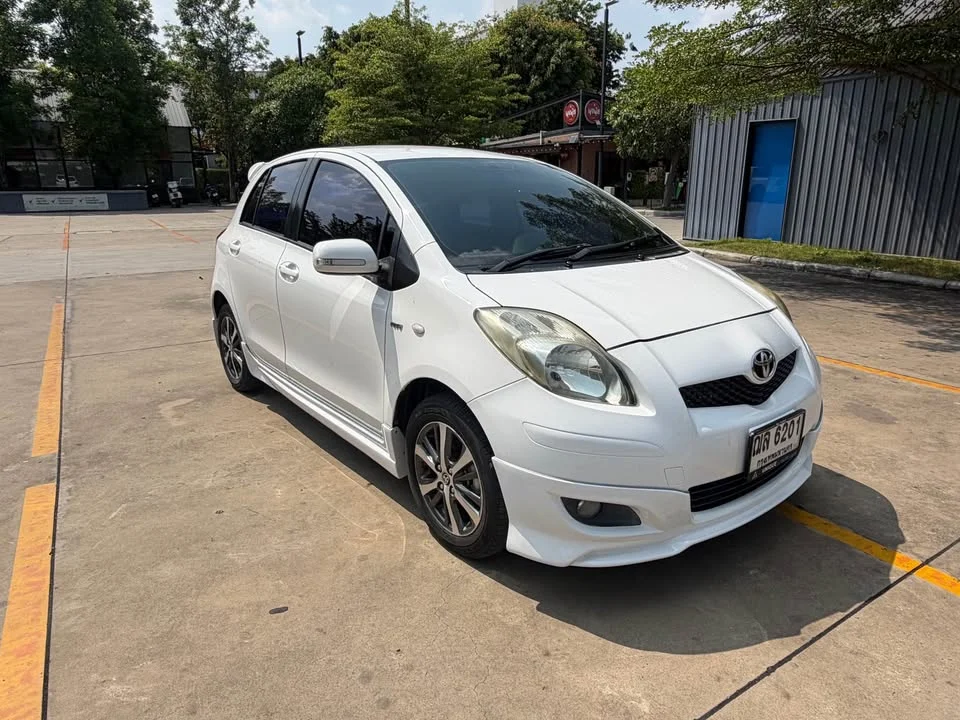 2009 Toyota Yaris II 2