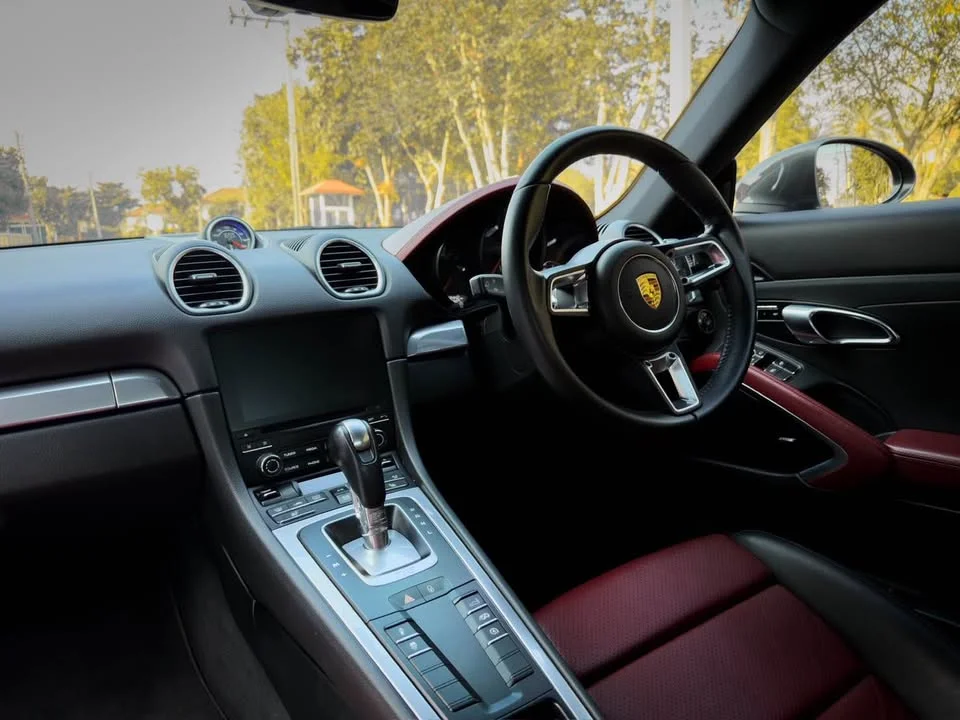 2017 Porsche 718 Boxster and Cayman IV 3