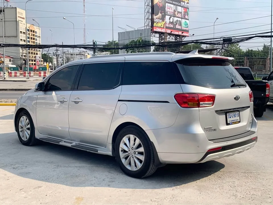 2015 Kia Carnival III 3