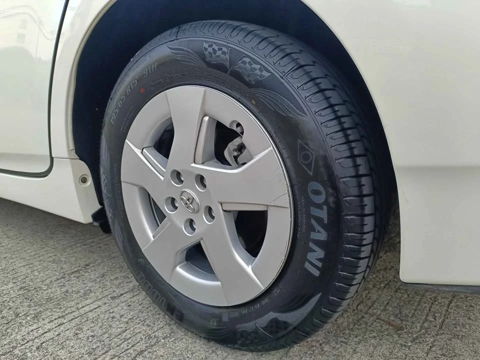 2011 Toyota Prius III 2