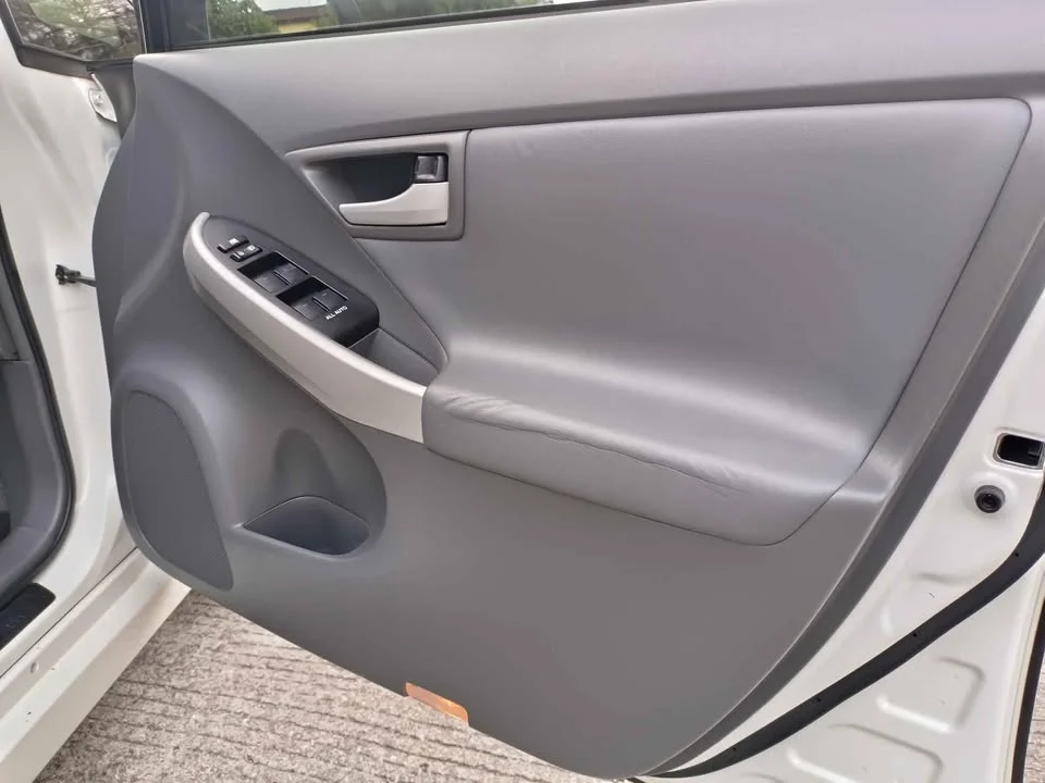 2011 Toyota Prius III 3