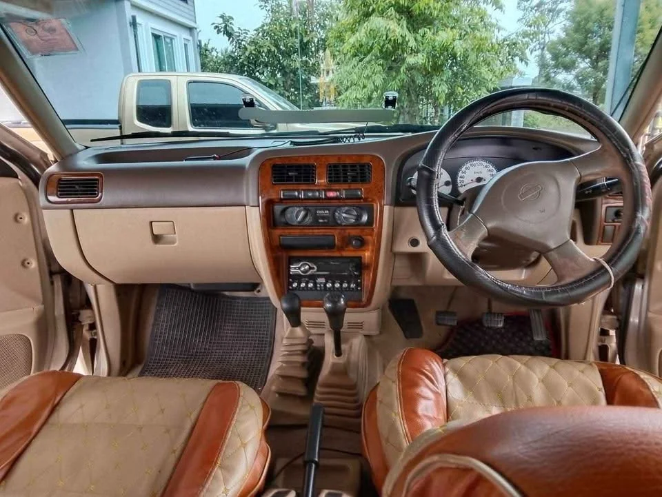 2001 Nissan Frontier I 2