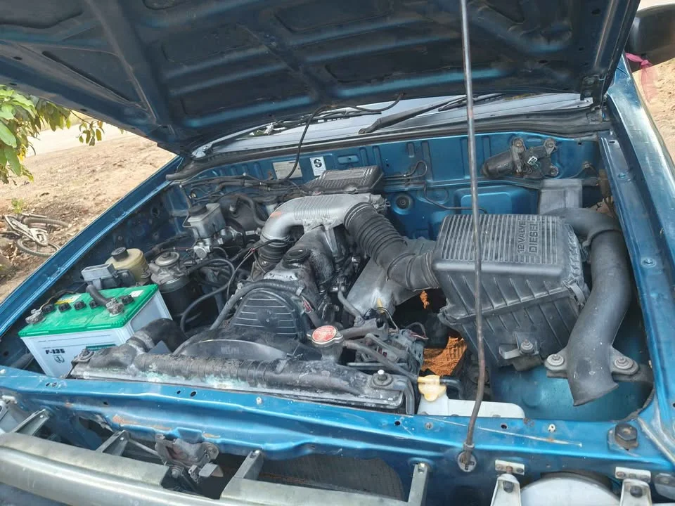2000 Mazda 2500 Fighter V 2