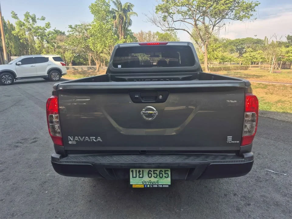 Nissan Navara III 2
