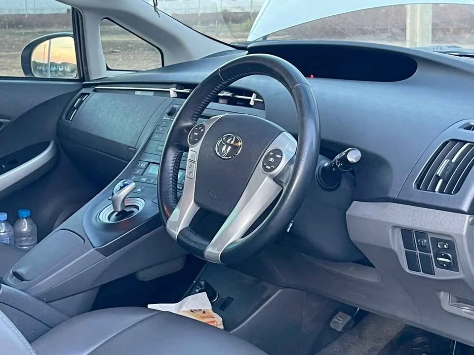 2011 Toyota Prius III 3