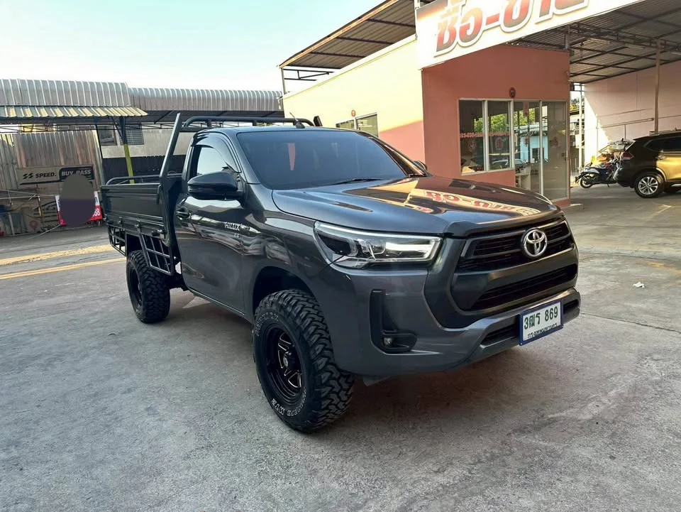 2023 Toyota Hilux VIII 2