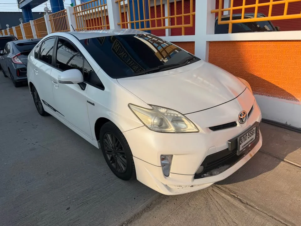 2014 Toyota Prius III 3