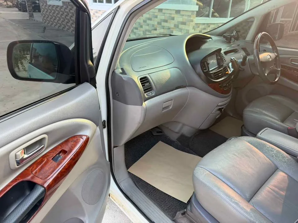 2002 Toyota Estima II 2