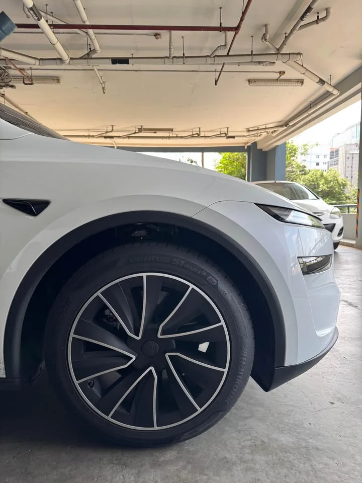 2025 Tesla Model Y 2