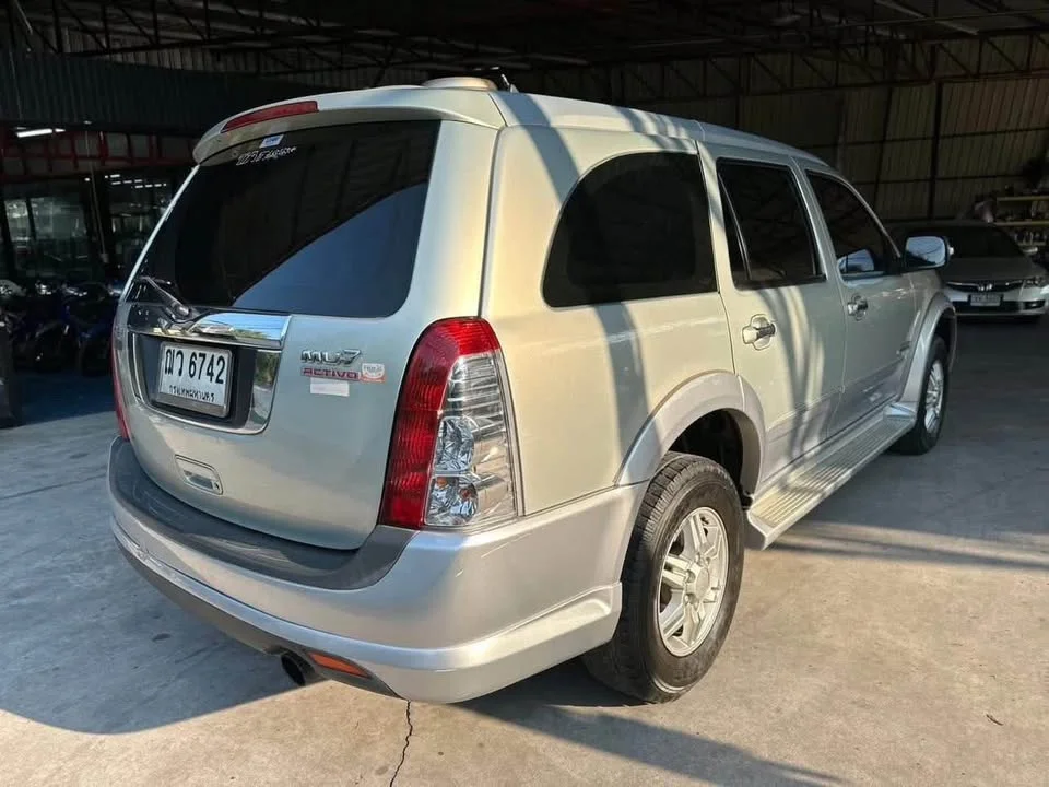 2008 Isuzu MU-7 2