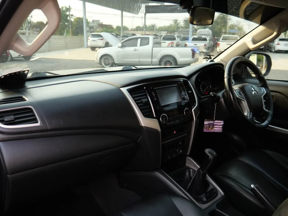 2018 Mitsubishi Triton V 3