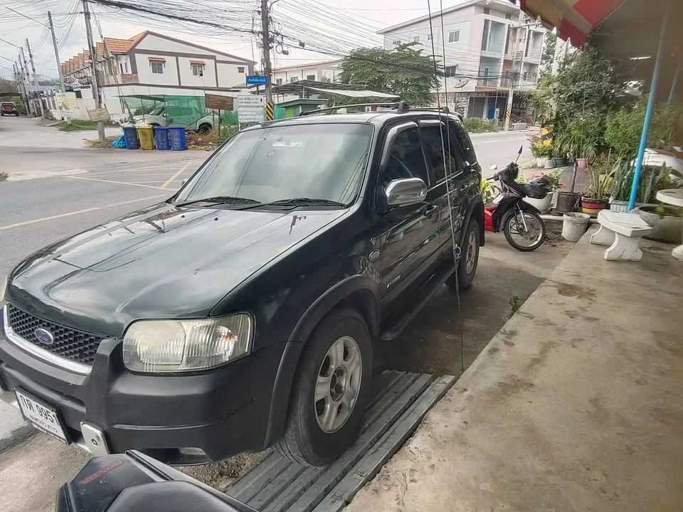 2005 Ford Escape I 3
