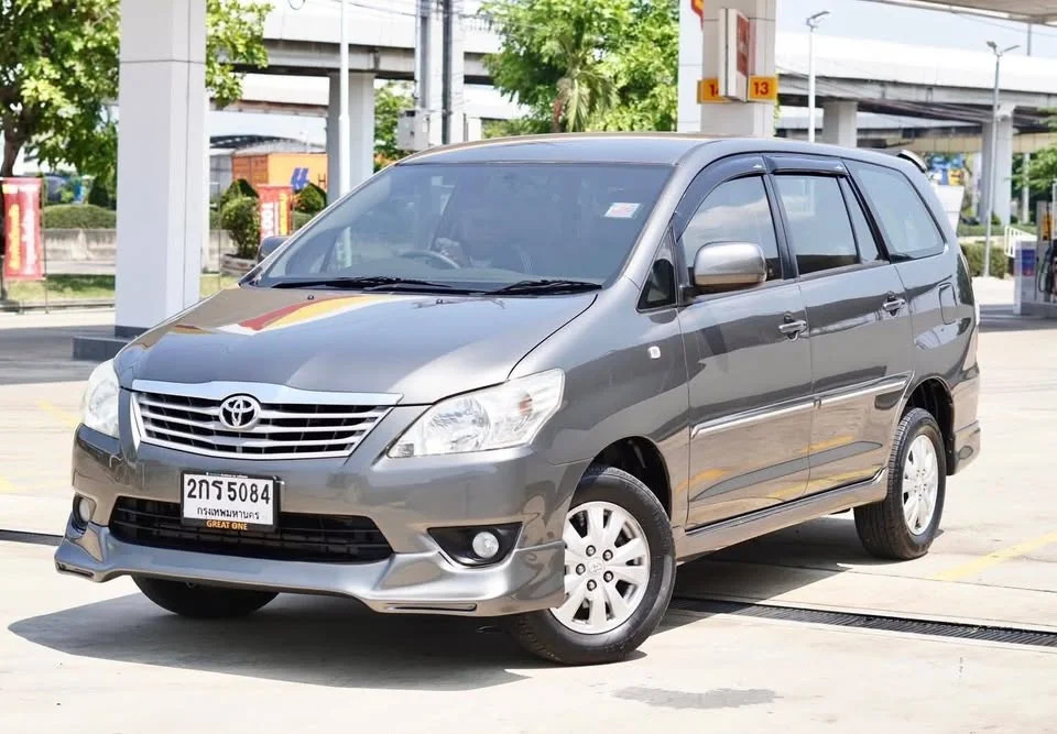 2013 Toyota Innova I 2