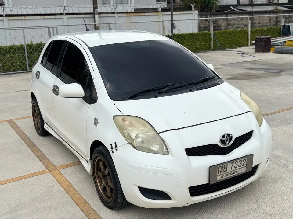 2010 Toyota Yaris II 2