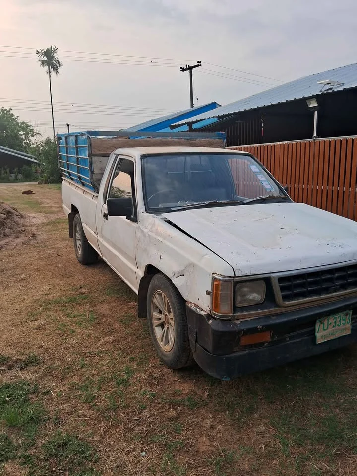 2000 Mitsubishi Triton II 3