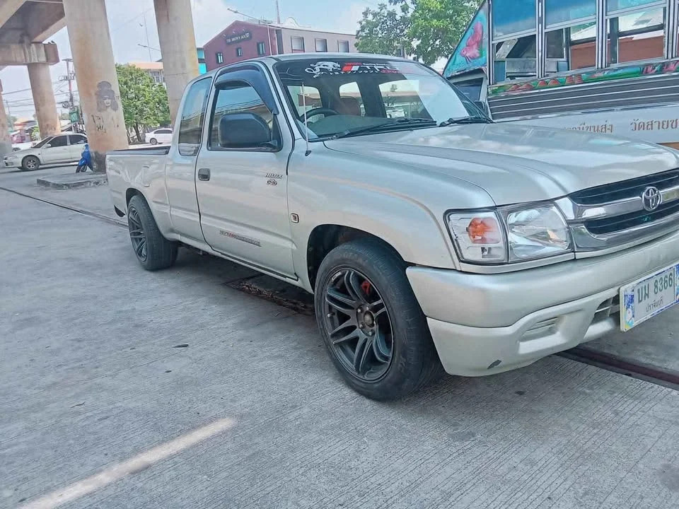 2004 Toyota Hilux Tiger VI 2