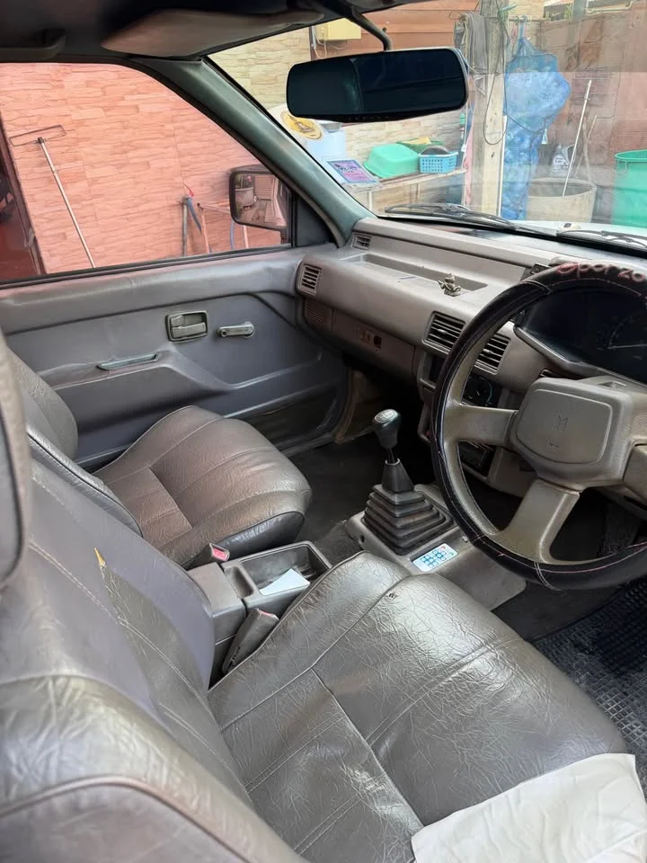 1993 Isuzu TFR III 3