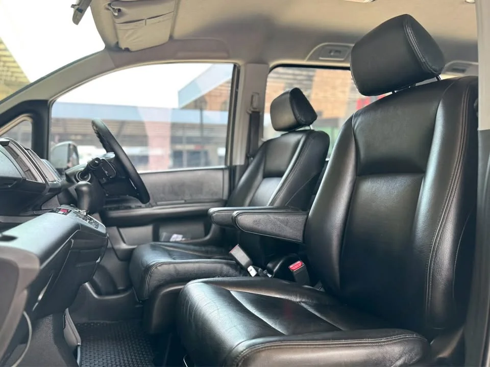 2013 Honda Stepwgn IV 2