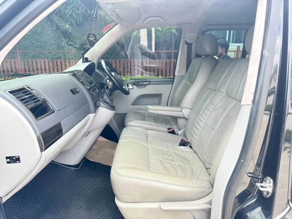 2014 Volkswagen Caravelle T5 3