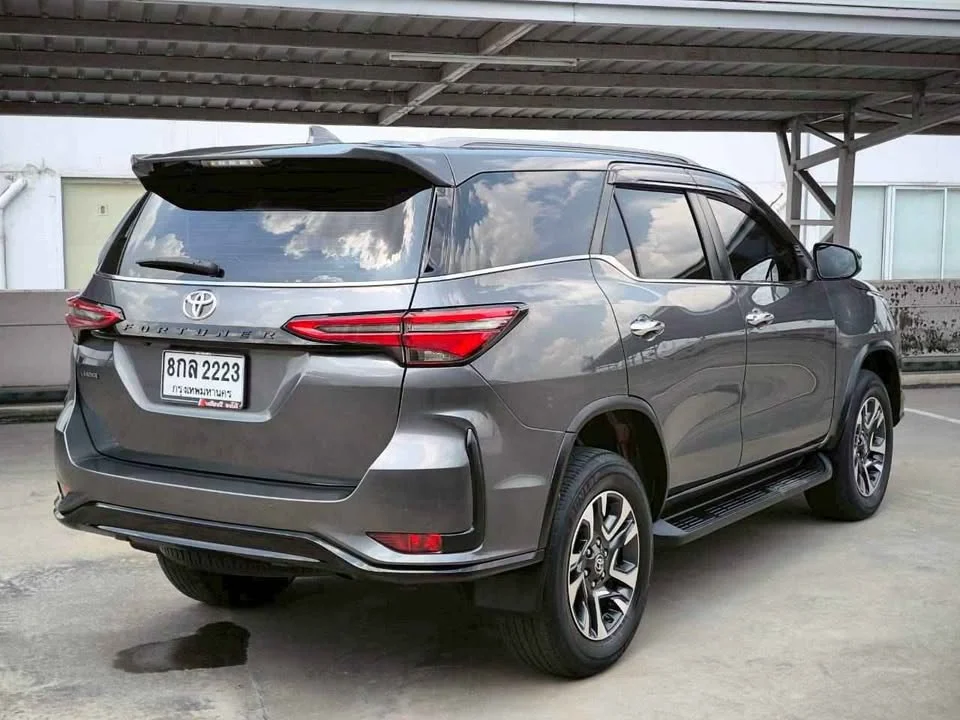 2023 Toyota Fortuner II 2