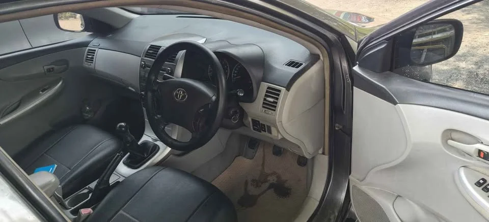 2010 Toyota Corolla Altis X (E140) 3