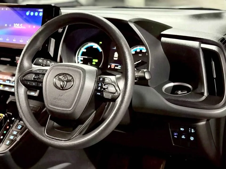 2024 Toyota Voxy IV 3