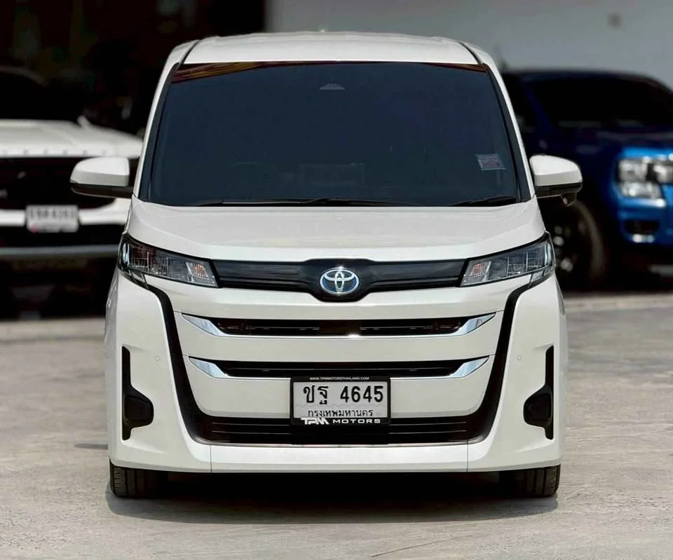 2024 Toyota Voxy IV 2