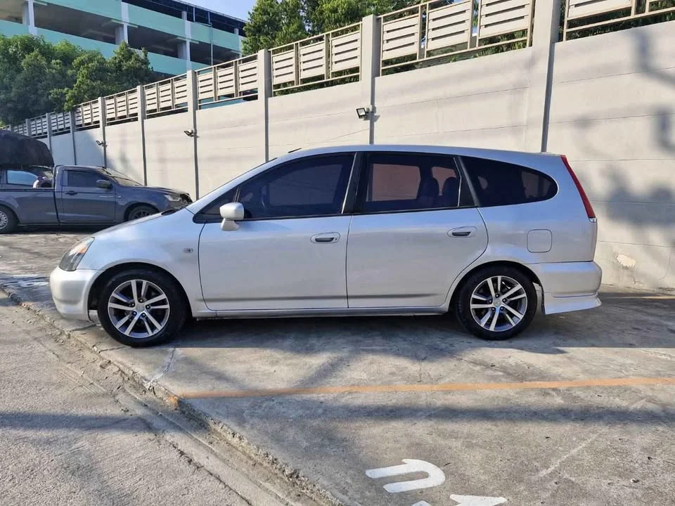 2004 Honda Stream I 3