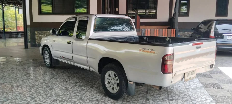 2002 Toyota Hilux Tiger VI 3
