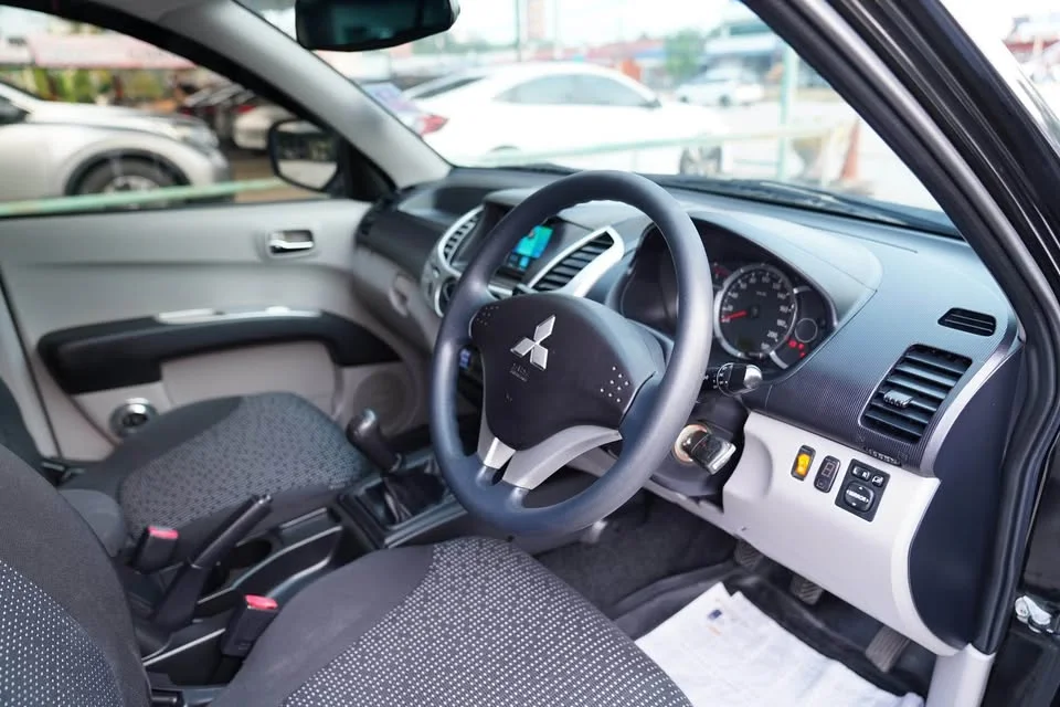 2012 Mitsubishi Triton IV 2