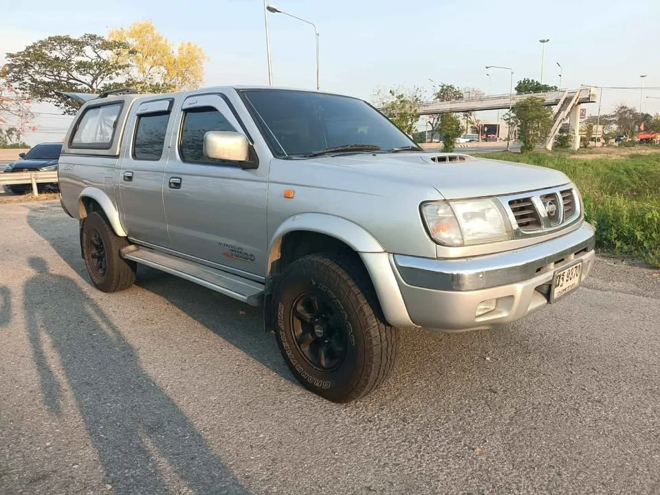 2001 Nissan Frontier I 3