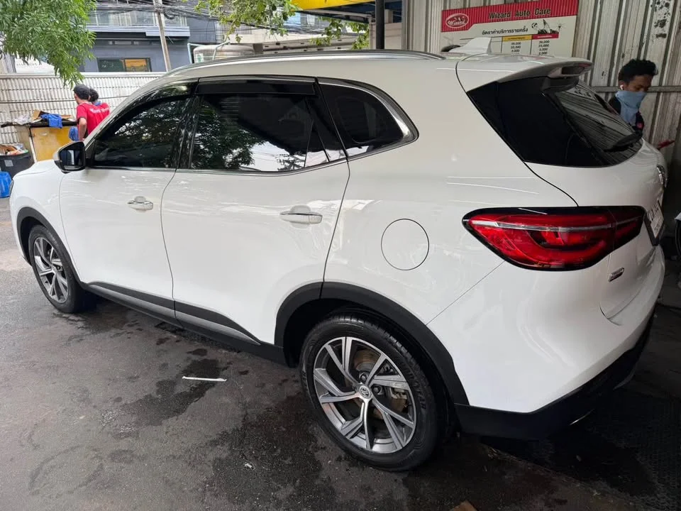 2021 MG HS 2