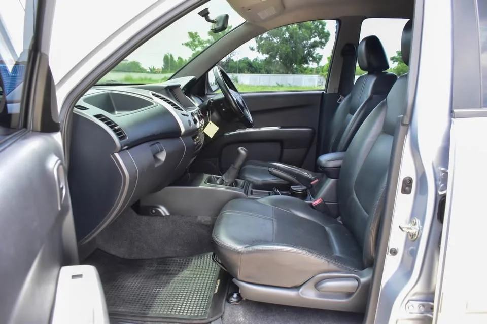 2013 Mitsubishi Triton IV 2
