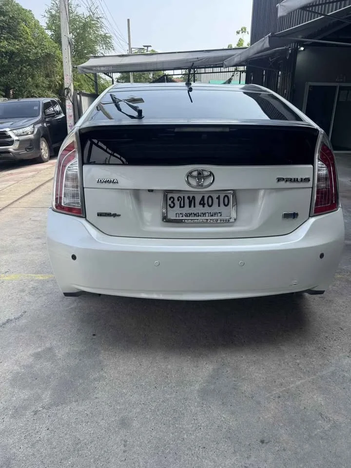 2012 Toyota Prius III 3