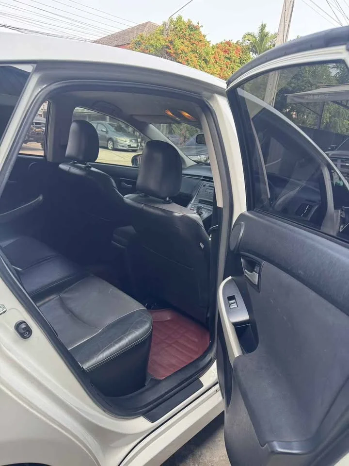 2012 Toyota Prius III 2
