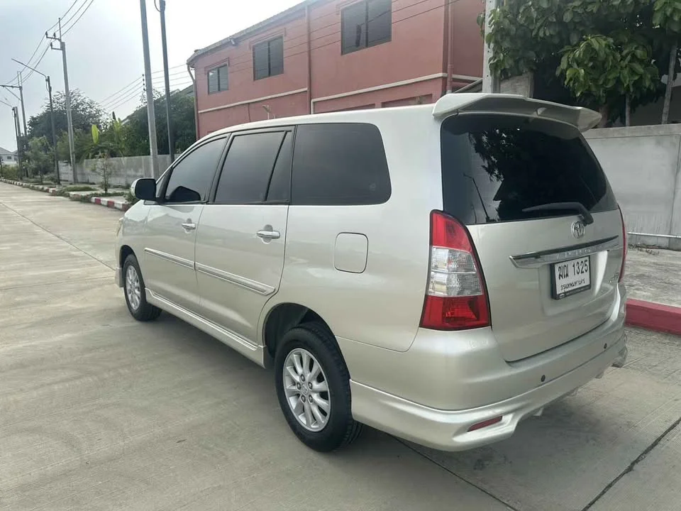 2012 Toyota Innova I 3