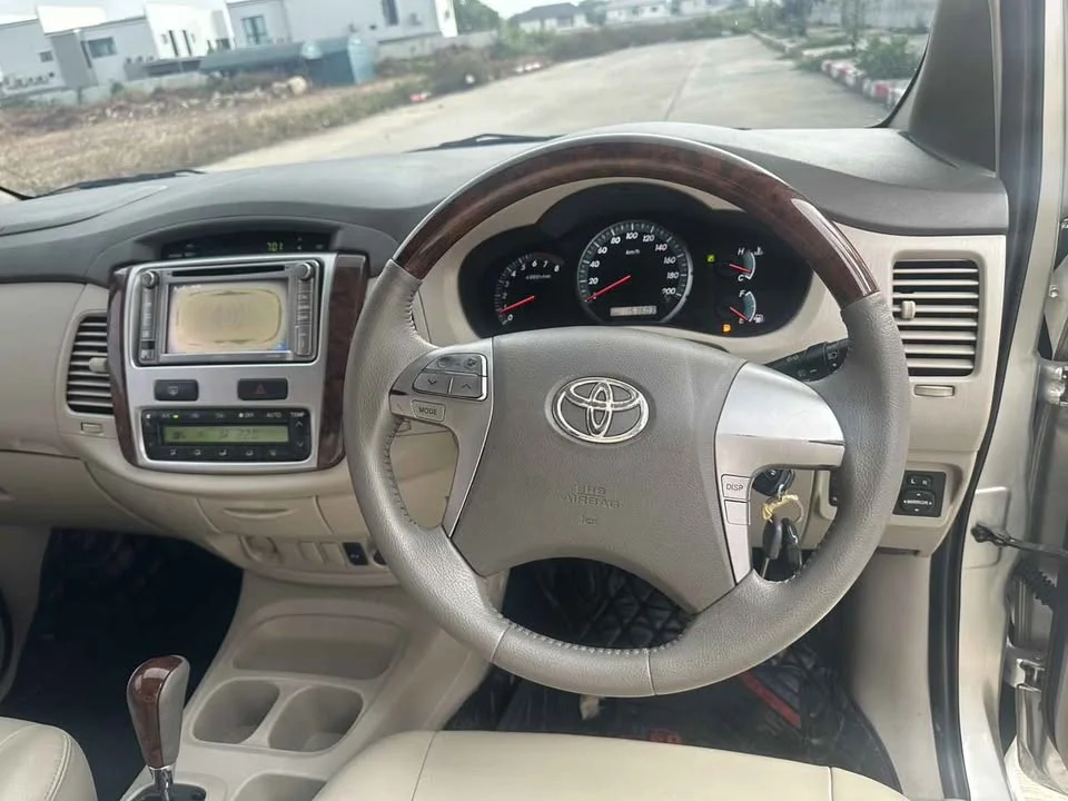 2012 Toyota Innova I 2