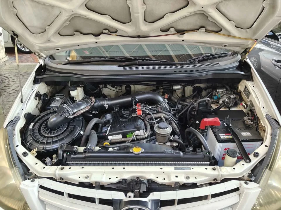 2011 Toyota Innova I 2