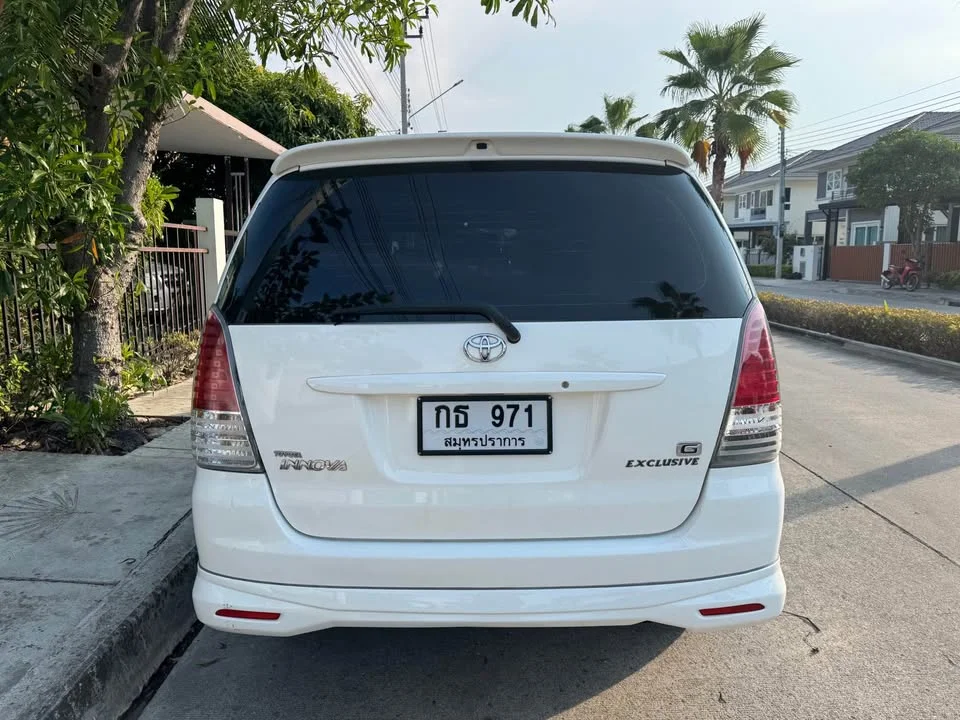 2011 Toyota Innova I 2