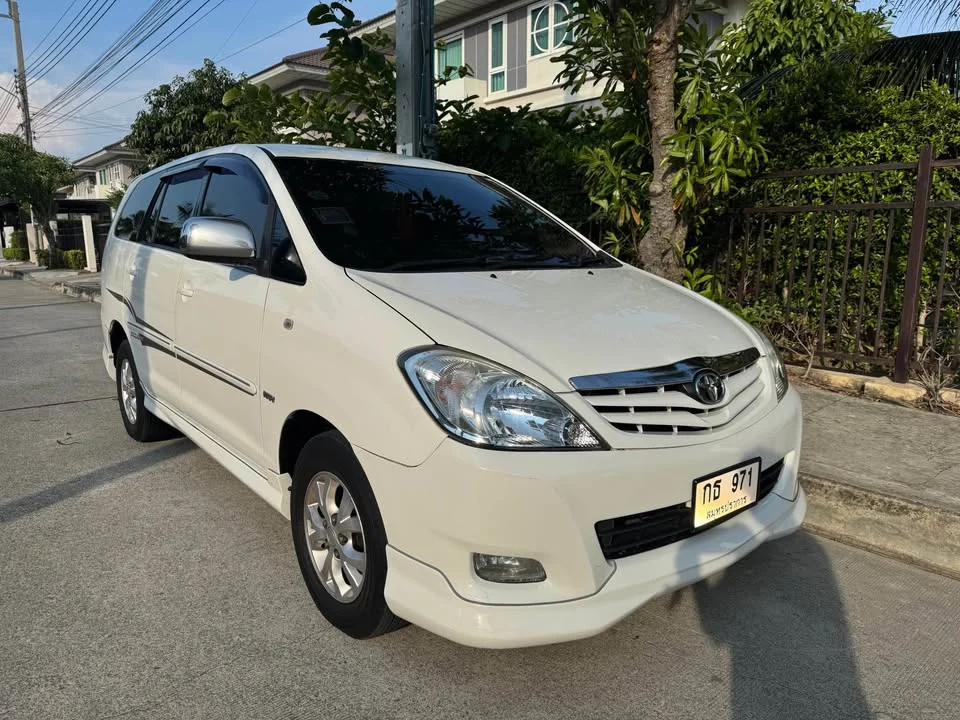 2011 Toyota Innova I 3