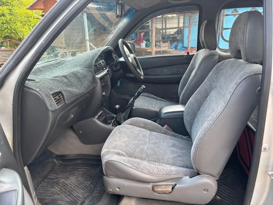 2002 Mazda 2500 Fighter V 2