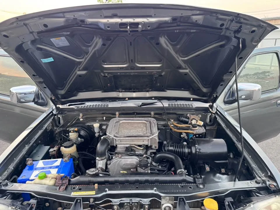 2006 Nissan Frontier I 3