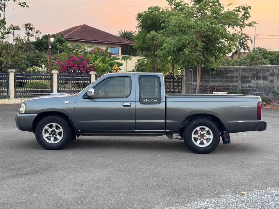 Nissan Frontier I 2