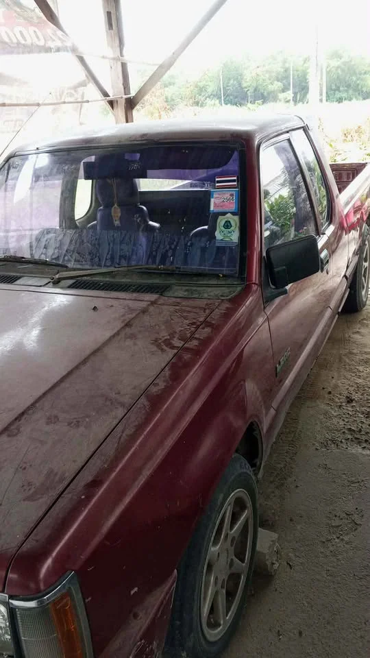 1986 Mitsubishi Triton II 3