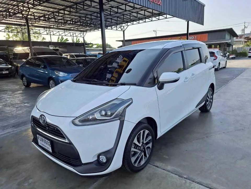 2017 Toyota Sienta II 3