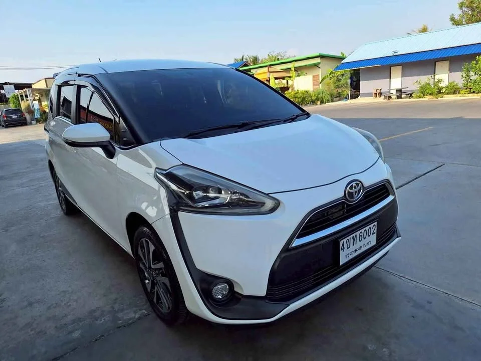 2017 Toyota Sienta II 2